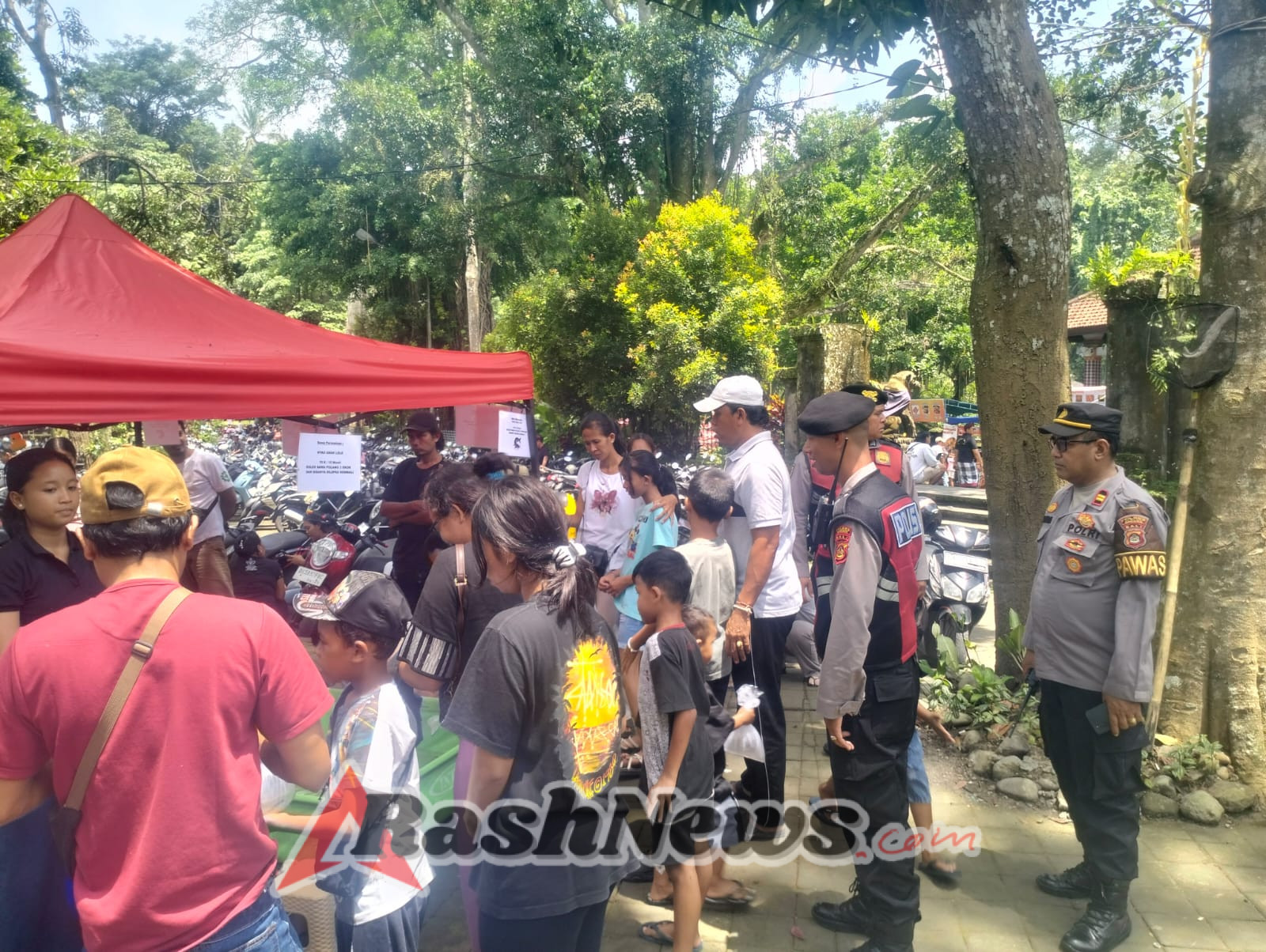 Kawal Mobilitas Masyarakat, Polsek Abiansemal Gelar Personel Di Jalur Rawan Macet & Objek Wisata Saat Umanis Galungan