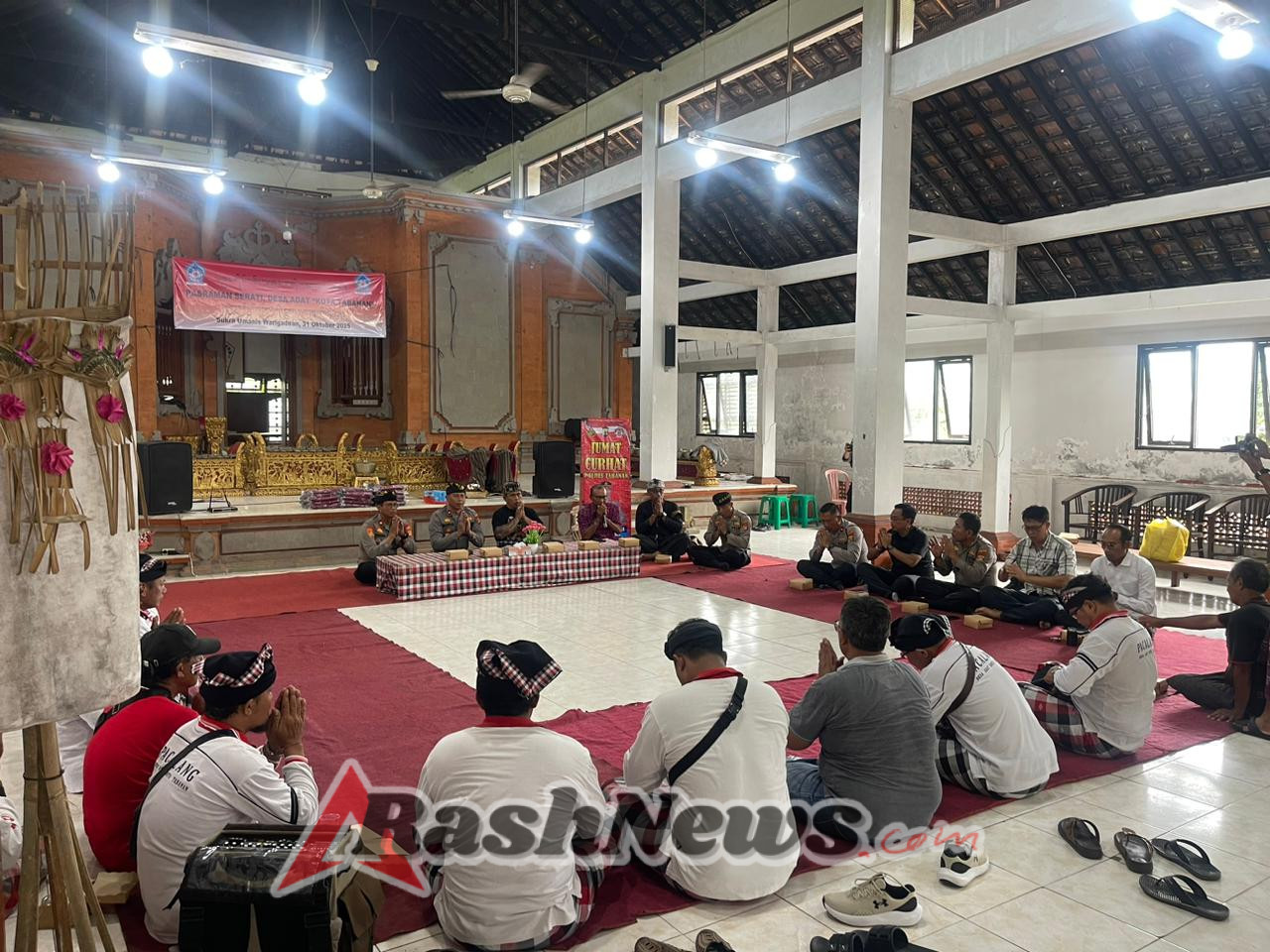 Polres Tabanan Gelar Jumat Curhat di Wantilan Pura Dalem, Perkuat Sinergitas dengan Desa Adat Kota Tabanan