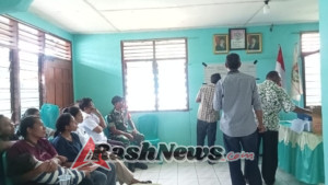 Komsos Babinsa Sertu Fonseca Ciptakan Lingkungan Kondusif di Doreng