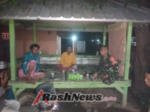 Patroli Malam: Babinsa Wawo Ajak Warga Perhatikan Keselamatan Berkendara