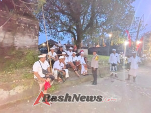 Bhabinkamtibmas Desa Beraban amankan kegiatan Piodalan di Pura Dalem adat Beraban