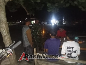 Sertu Rusdin Turun Langsung Dampingi Warga Jembatan Ndano Jaga Kamtibmas