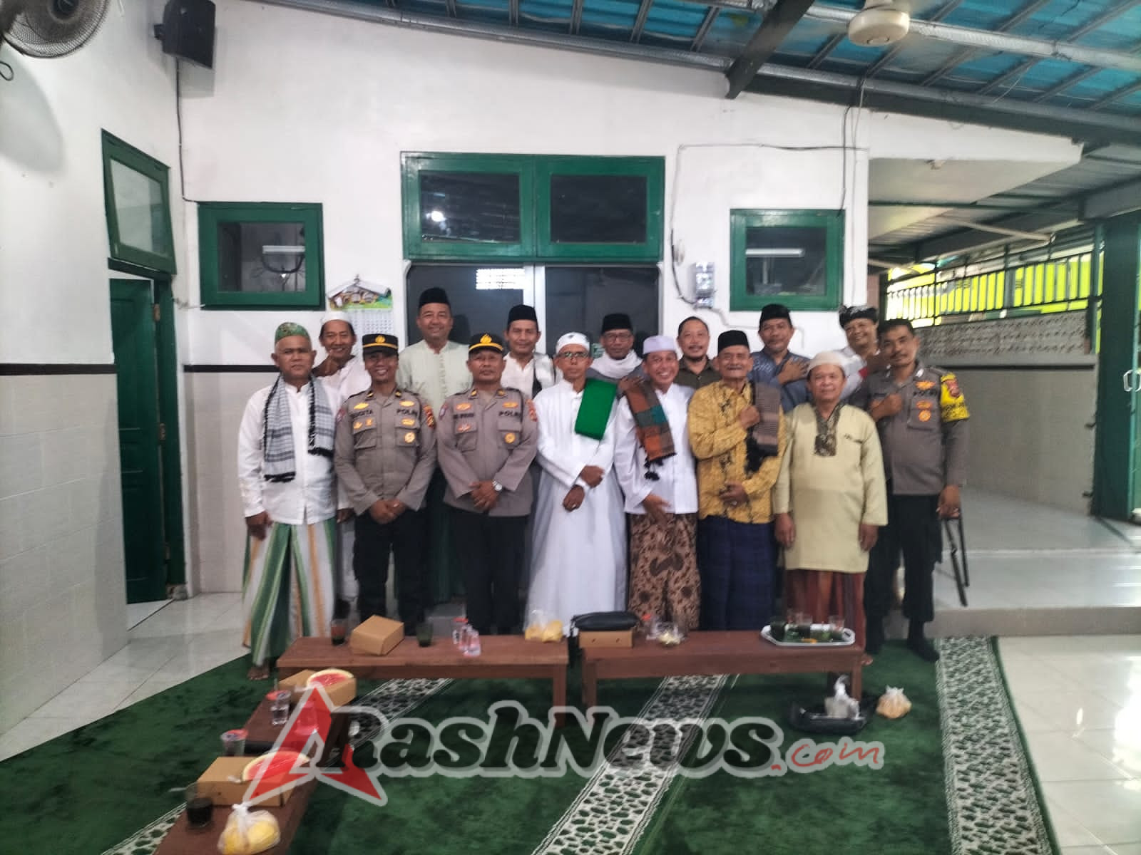 Polsek Kuta Utara Gelar Jumat Curhat di Mushola Al-Iklas 91 Ajak Warga Eratkan Silaturahmi Dengan Kepolisian.