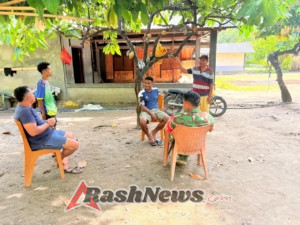 Pamwil dan Komsos Babinsa Kotabaru Wujudkan Kemanunggalan TNI-Rakyat di Desa Hangalande