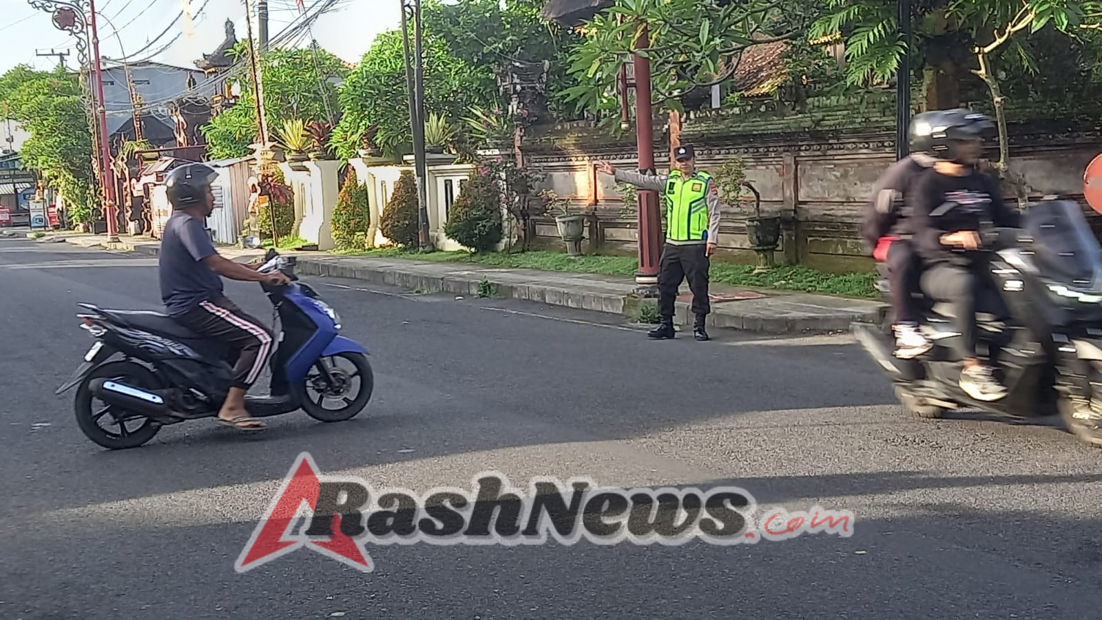 Melayani sepenuh hati polri hadir di pagi hari  guna Ciptakan Kamseltibcarlantas yang aman, nyaman dan kondusif