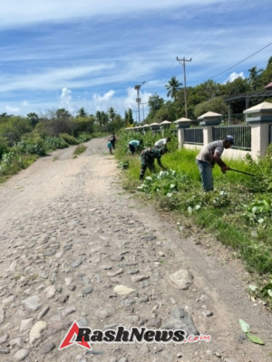 Babinsa Koramil 1624-07/Nagawutung Galang Warga Wulandoni Gelar Kerja Bakti Bersihkan Lingkungan