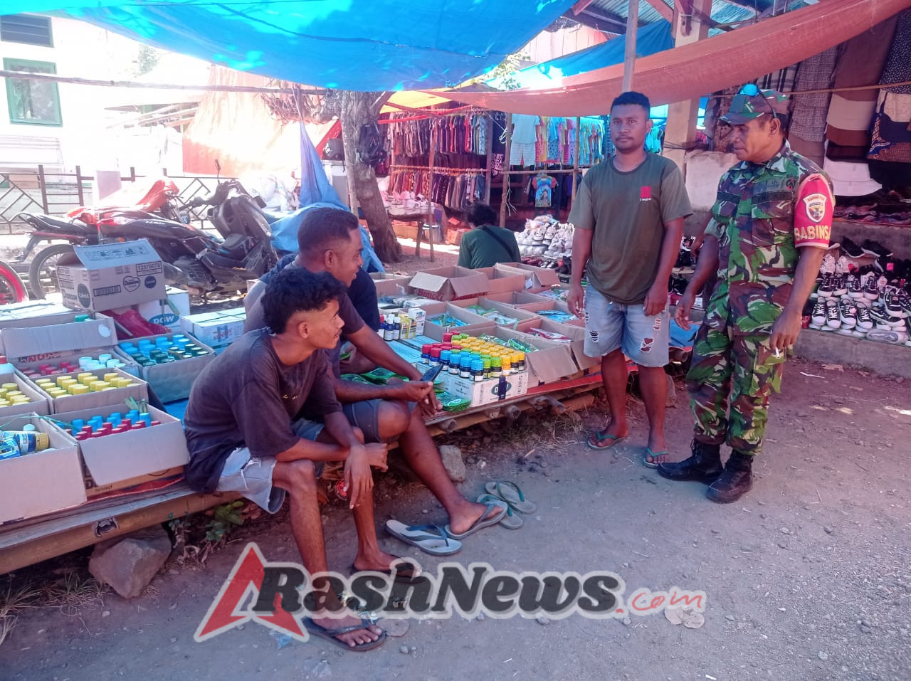 Babinsa Kotabaru Tingkatkan Keamanan dan Kenyamanan Warga melalui Komsos dan Pamwil