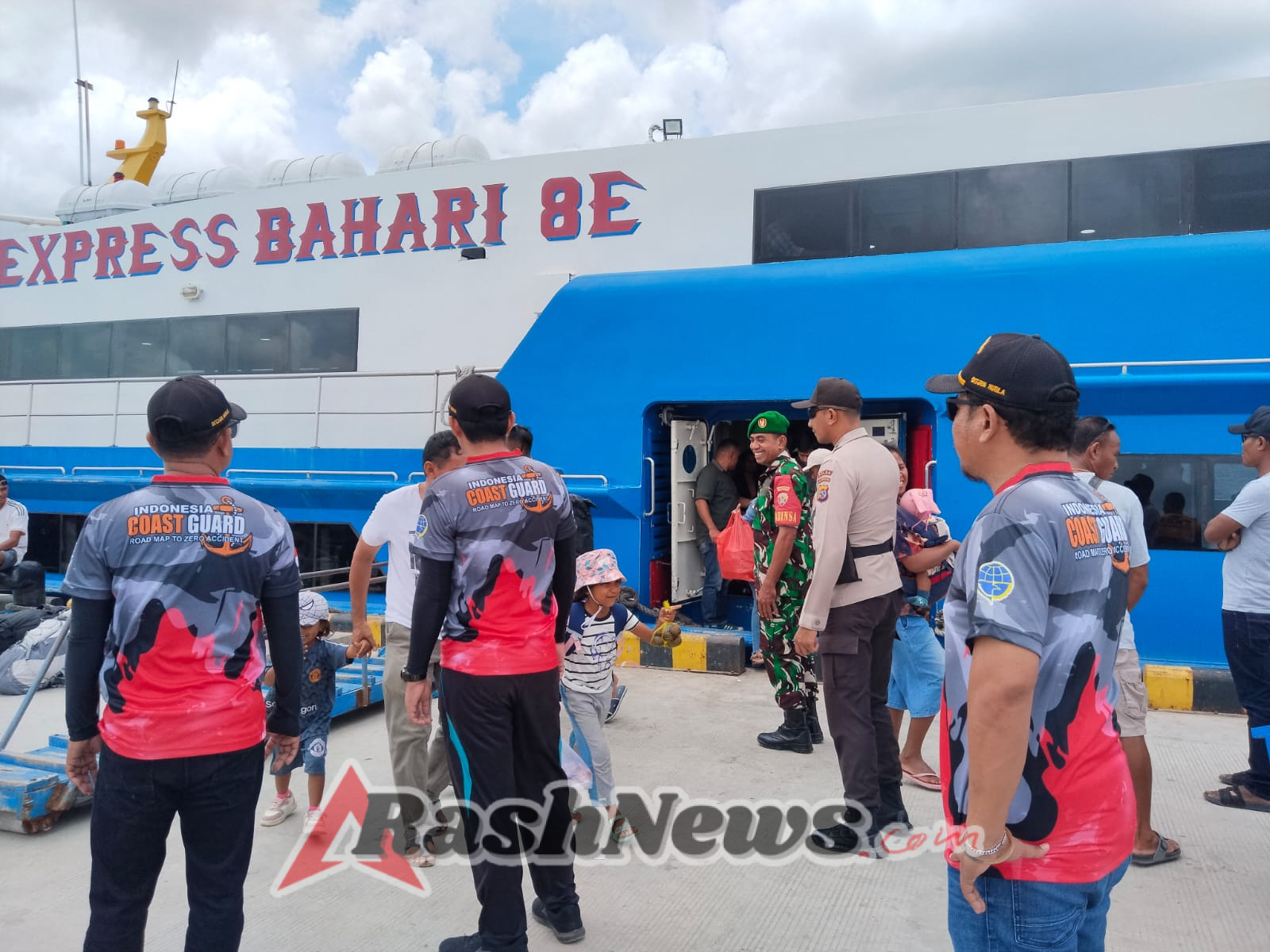 Pengamanan Wilayah Maritim, Babinsa Ba’a Monitor Kedatangan Express Bahari 8E