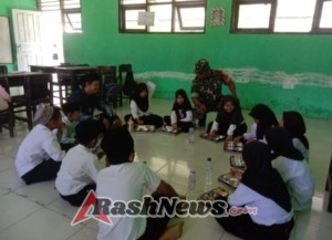 Koramil Seteluk Aktif Wujudkan Generasi Sehat Lewat Pendampingan Program MBG di Sekolah Dasar