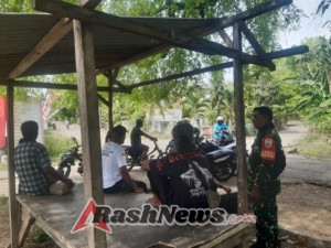TNI-Masyarakat Perkuat Kebersamaan, Babinsa Gelar Komsos di Watuliwung