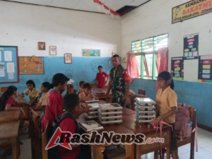 TNI AD Lewoleba Fasilitasi Keamanan Distribusi Makanan Bergizi Gratis di Dunia Pendidikan