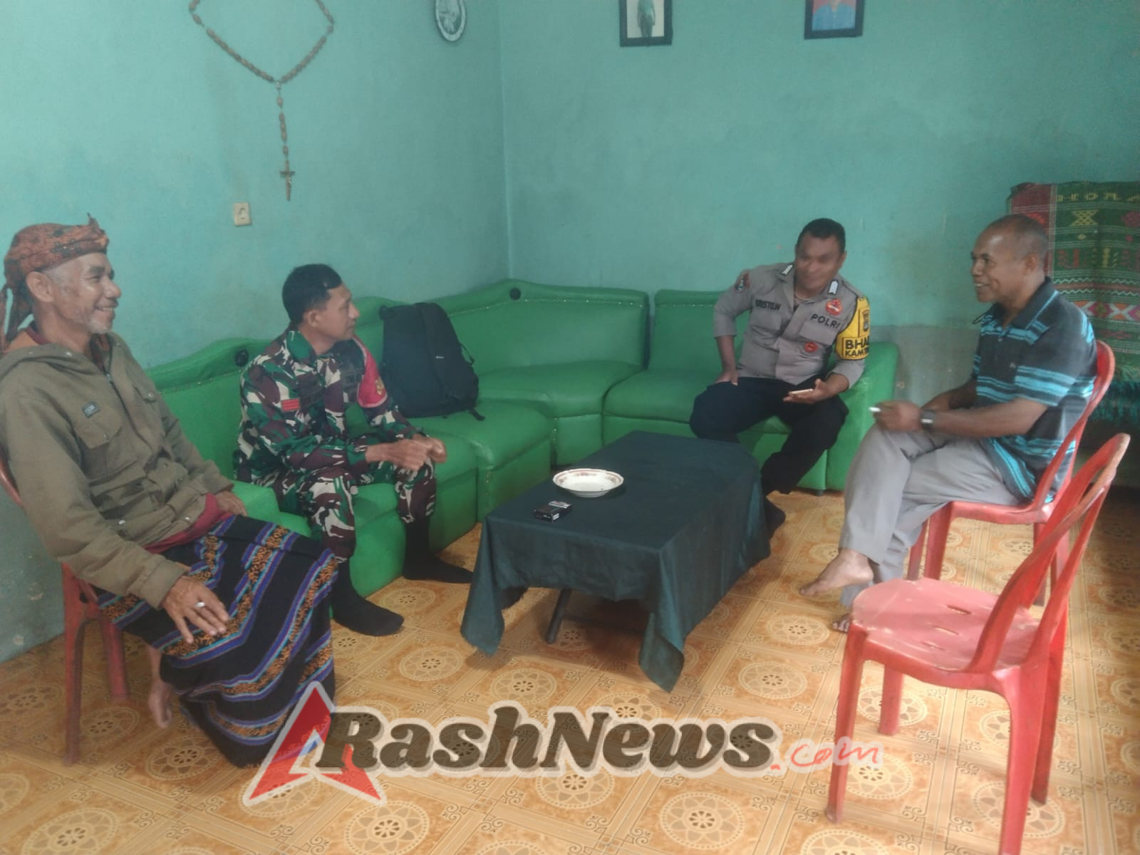 Babinsa dan Bhabinkamtibmas Berikan Himbauan dan Pendampingan untuk Kamtibmas di Desa Nduaria