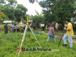 Pendampingan Babinsa Pastikan Pengukuran Tanah di Desa Wairasa Berjalan Lancar