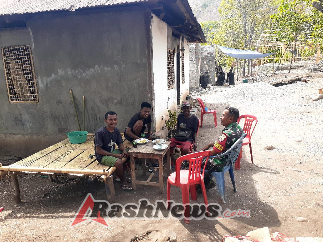 Komsos Babinsa di Alor Tengah Utara Wujudkan Hubungan Harmonis dengan Masyarakat