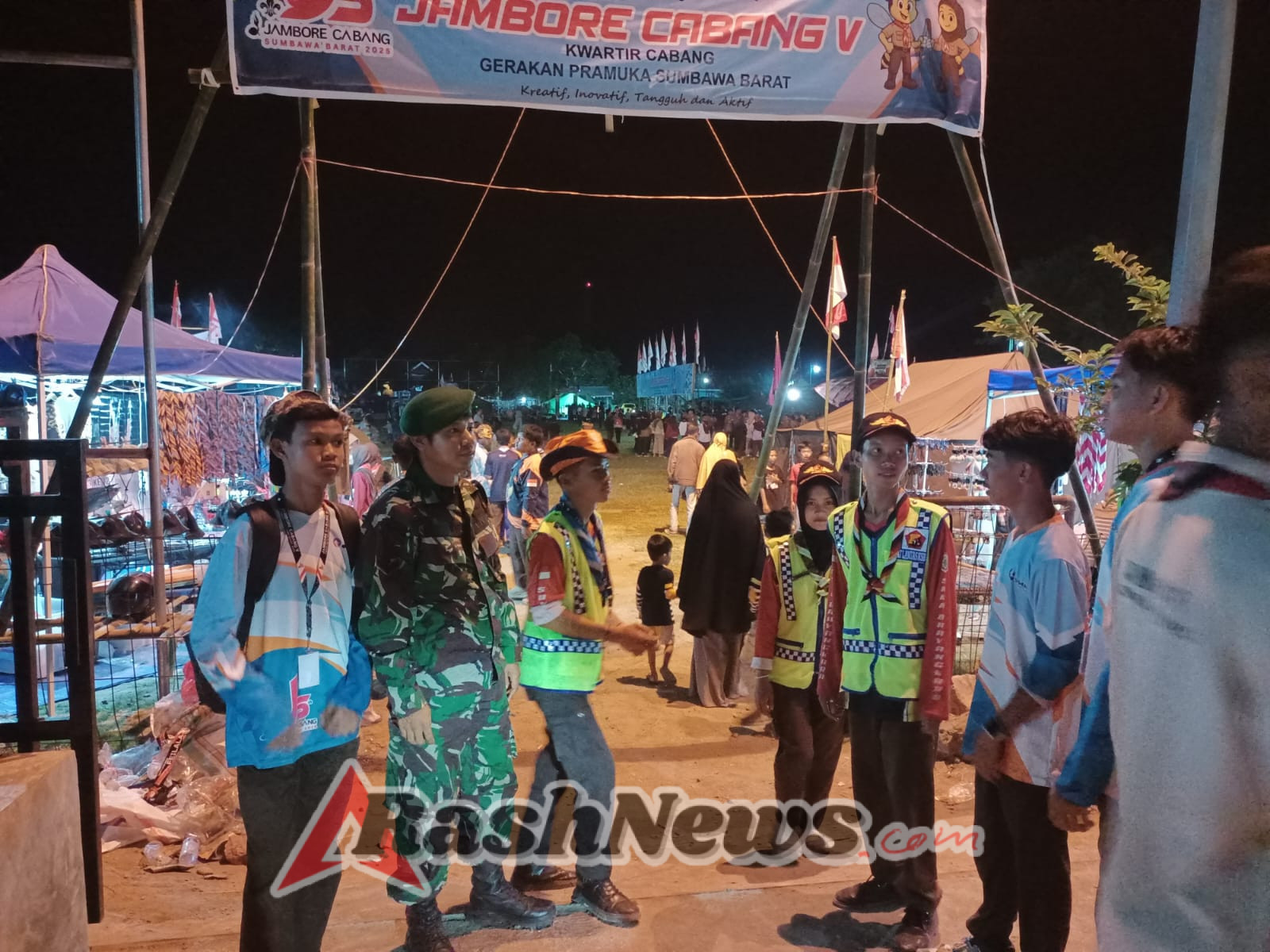 Giat Patroli Malam Babinsa Wujud Nyata TNI Jaga Kondusivitas di Seteluk