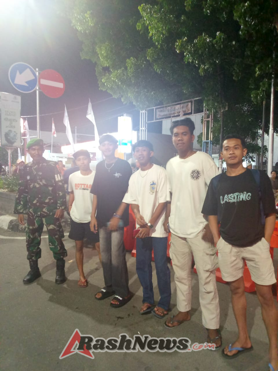 Patroli Rutin Babinsa 1628-01/Taliwang Berjalan Kondusif, Warga Diajak Tetap Waspada