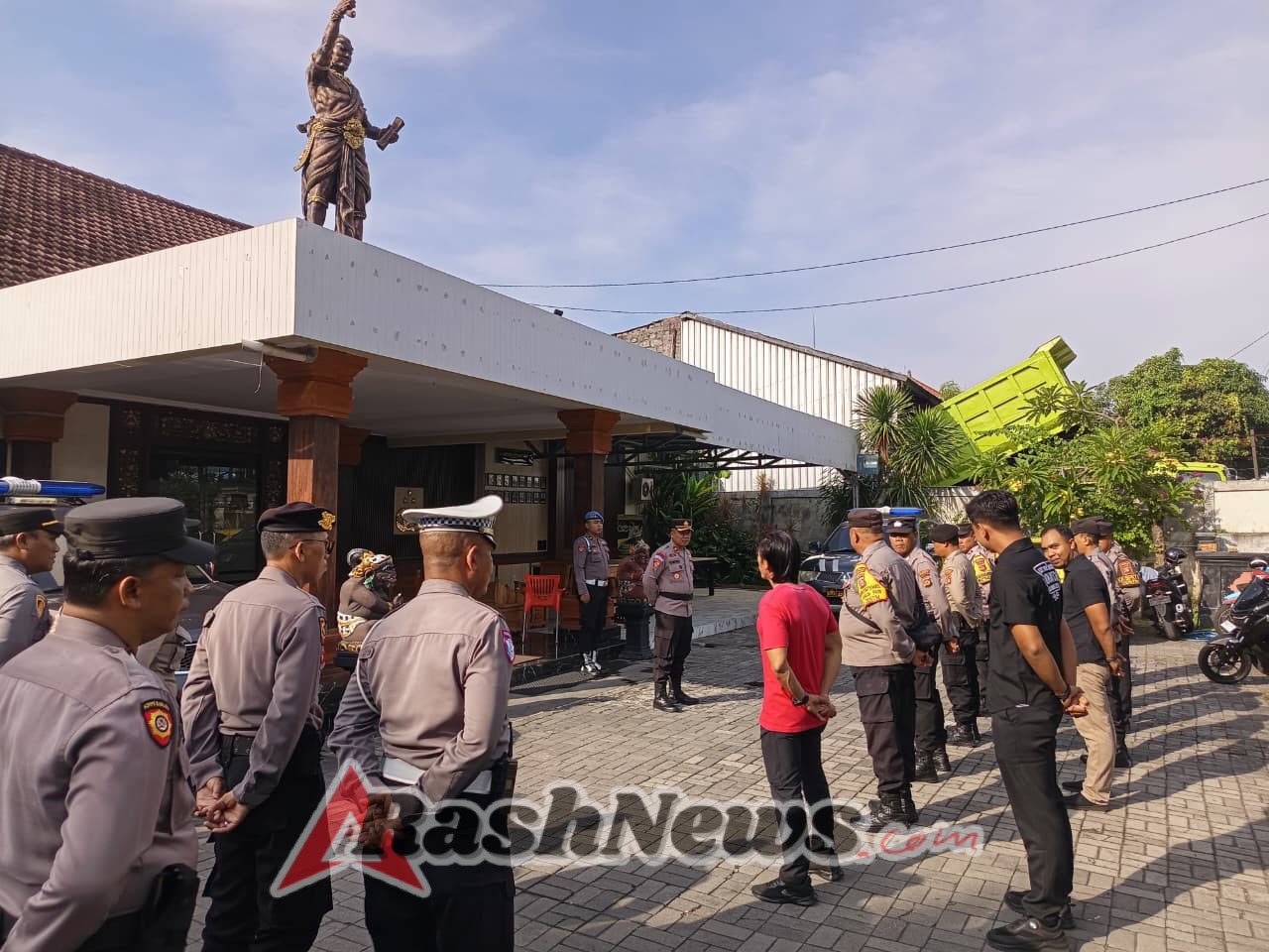 Polsek Dentim Gelar Apel Siaga, Perkuat Kesiapsiagaan Jelang Weekend dan Pasca Galungan