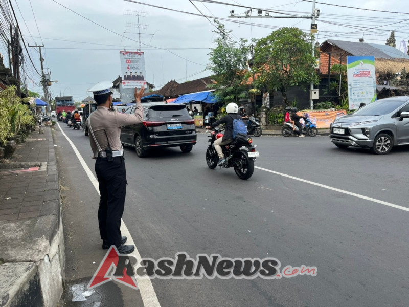 Dukung Kamseltibcar Lantas, Polsek Abiansemal Rutin Laksanakan Pengaturan Sore Hari