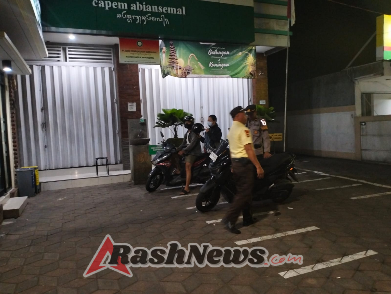 Mencegah Aksi Kejahatan, Polsek Abiansemal Gelar Patroli Samapta Di Area Perbankan