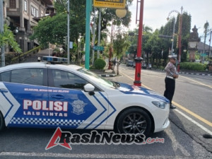 Personel Polres Gianyar Intensifkan Pengaturan Lalu Lintas di Hari Minggu Demi Kenyamanan Masyarakat