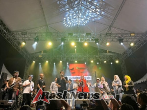 Dukung Hiburan Rakyat, Kasdim 1628/KSB Turun Langsung Pada Konser ADA Band di Alun-Alun Taliwang