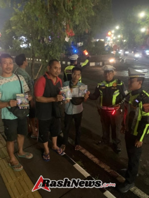 Personel Ops Zebra Agung 2025 Polres Gianyar Gencarkan Edukasi Tertib Berlalu Lintas di Jalan Ngurah Rai