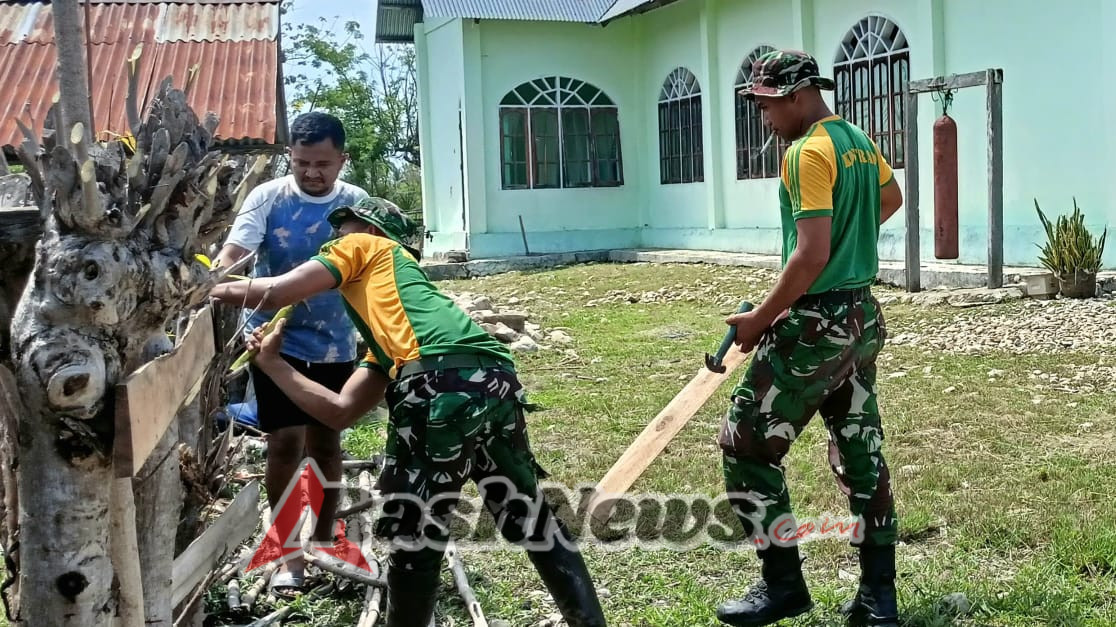 Satgas RI-RDTL Sektor Timur Gotong Royong Bersihkan Gereja di Desa Raihenek
