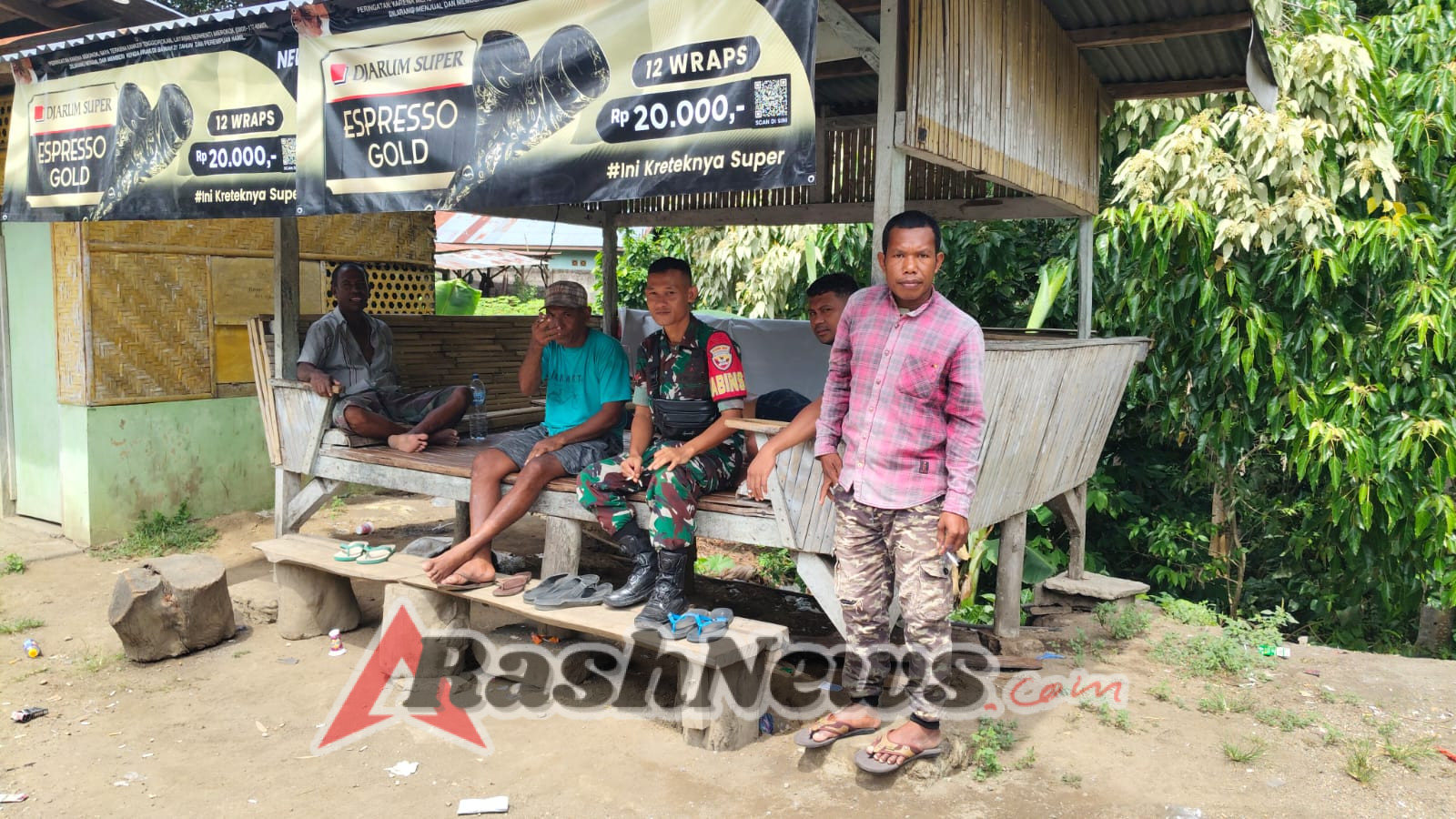 Pamwil dan Komsos Babinsa Koramil 1602-04/Maurole Berjalan Lancar dan Kondusif