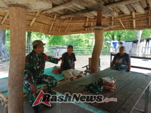 Anjangsana Di Wilayah Binaan, Babinsa Koramil 1621-02/Abanteng Sambangi Rumah Warga Di Desa Tunis