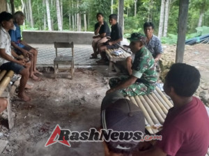 Babinsa Loli Serma Frengki Moni Dengarkan Aspirasi Warga Lewat Komsos