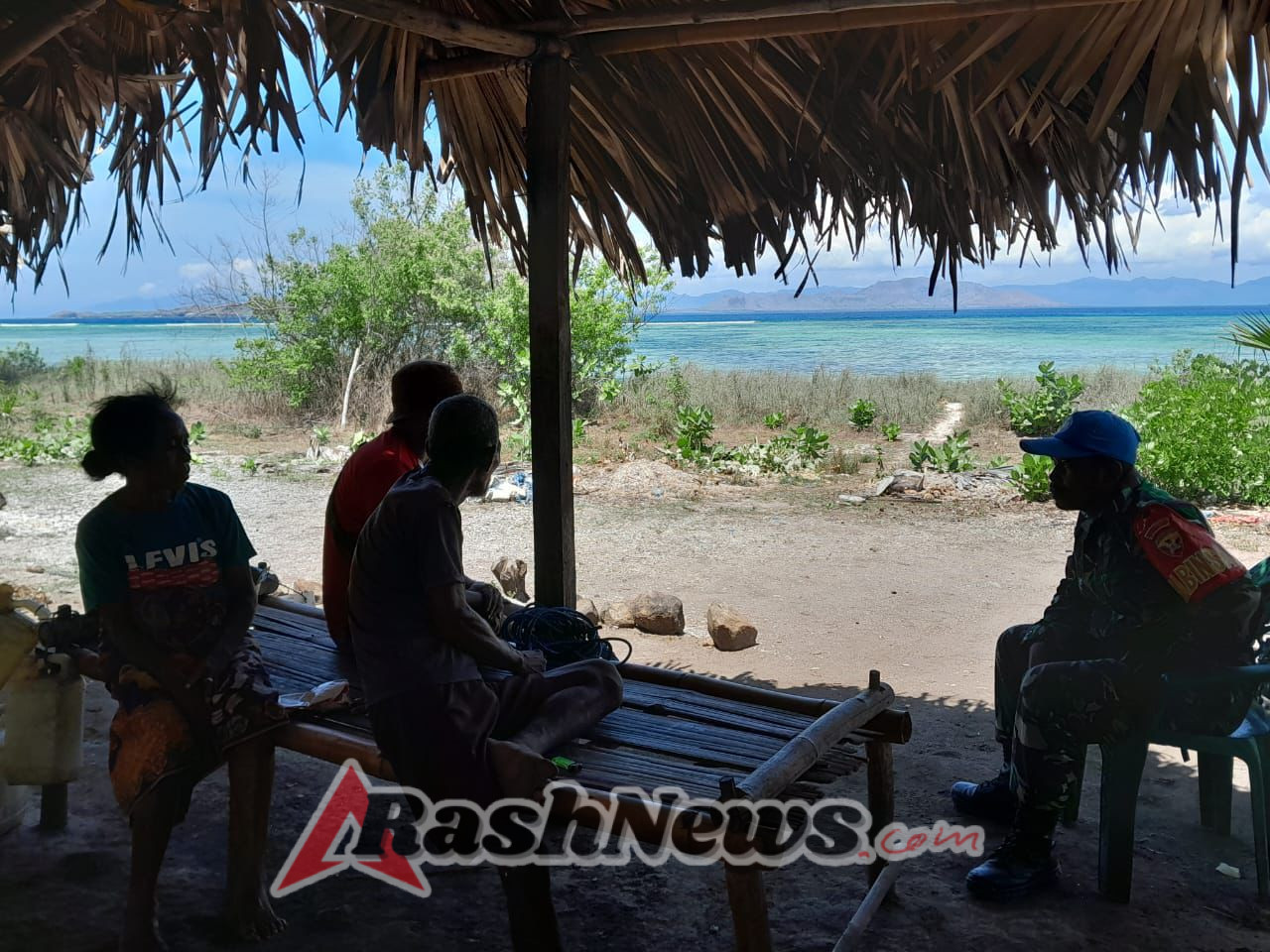 Babinsa Kalondama Barat Ingatkan Nelayan Waspadai Cuaca Buruk Saat Melaut