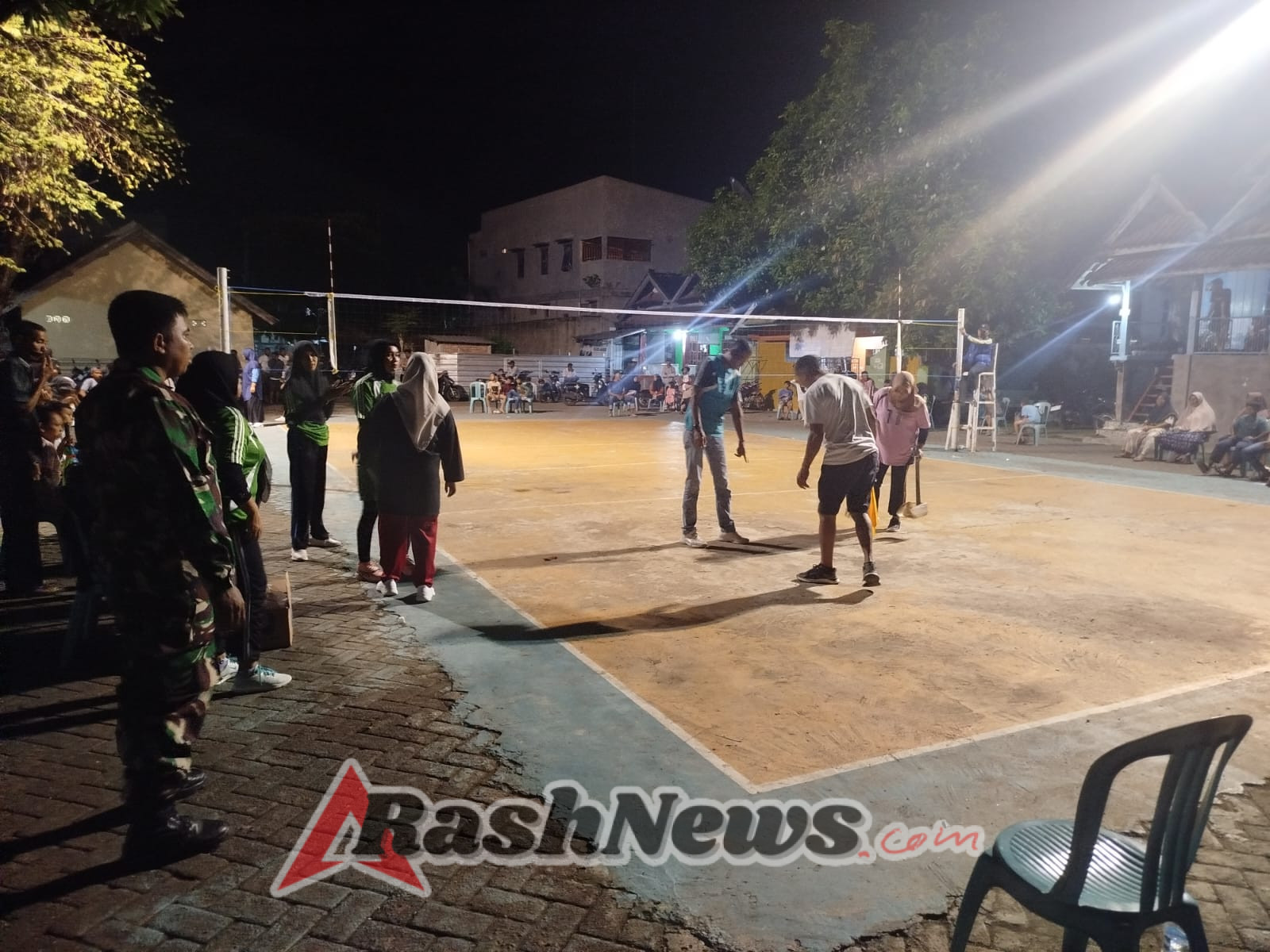 Pertandingan Voli di Menala Aman Berkat Pengawasan Babinsa Koramil 1628-01/Taliwang