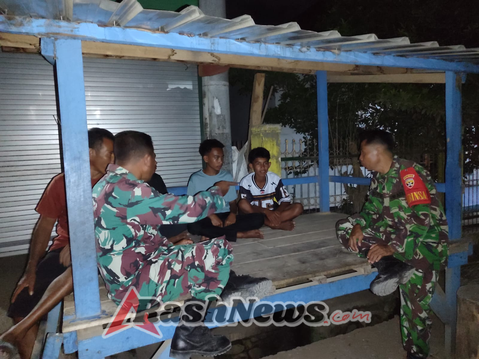 Siskamling Terpadu di Kota Bima, Babinsa Ajak Pemuda Jauhi Miras dan Narkoba