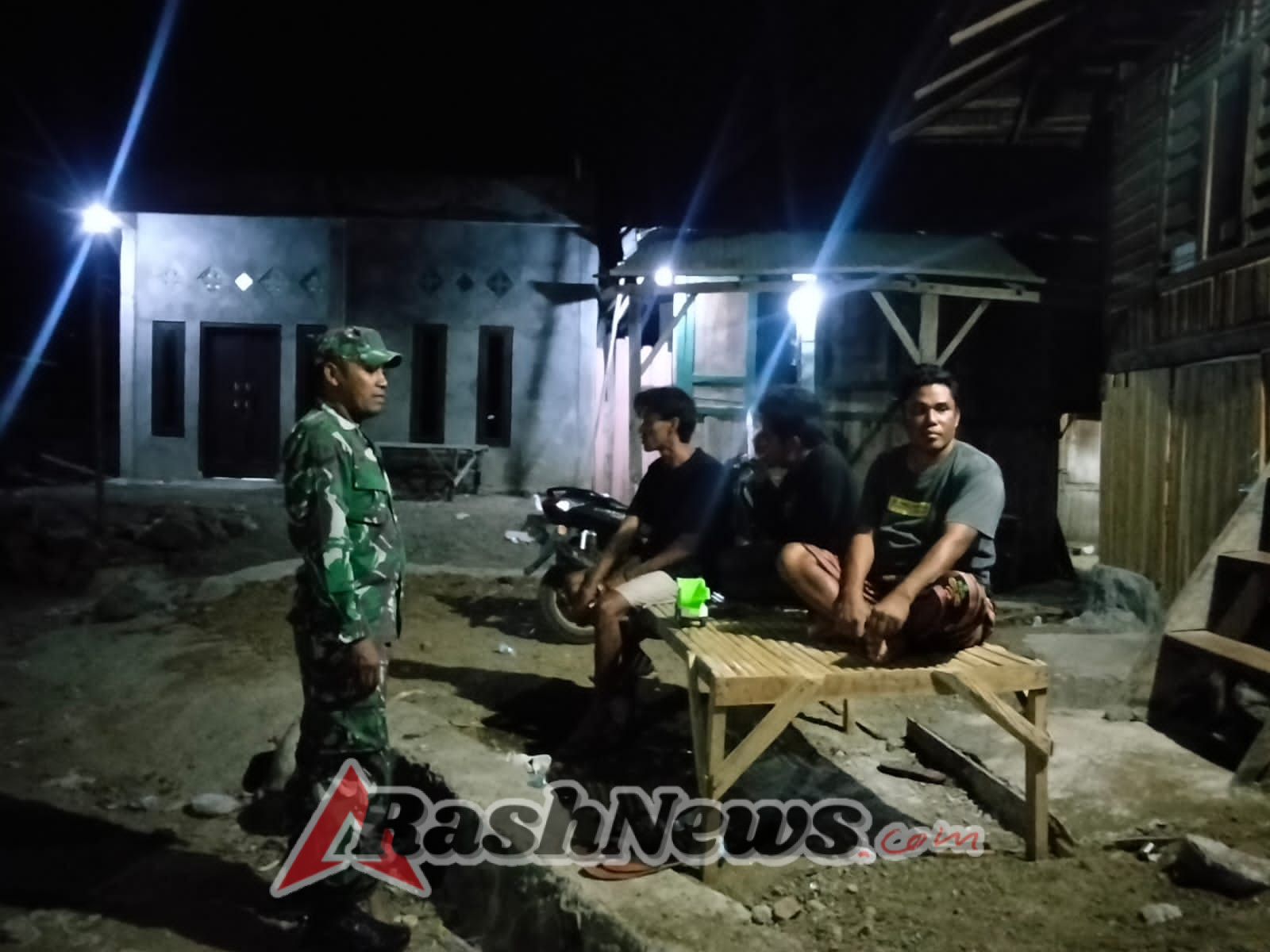 Koramil Woha Kerahkan 10 Personel untuk Pantau Kamtibmas Malam Minggu