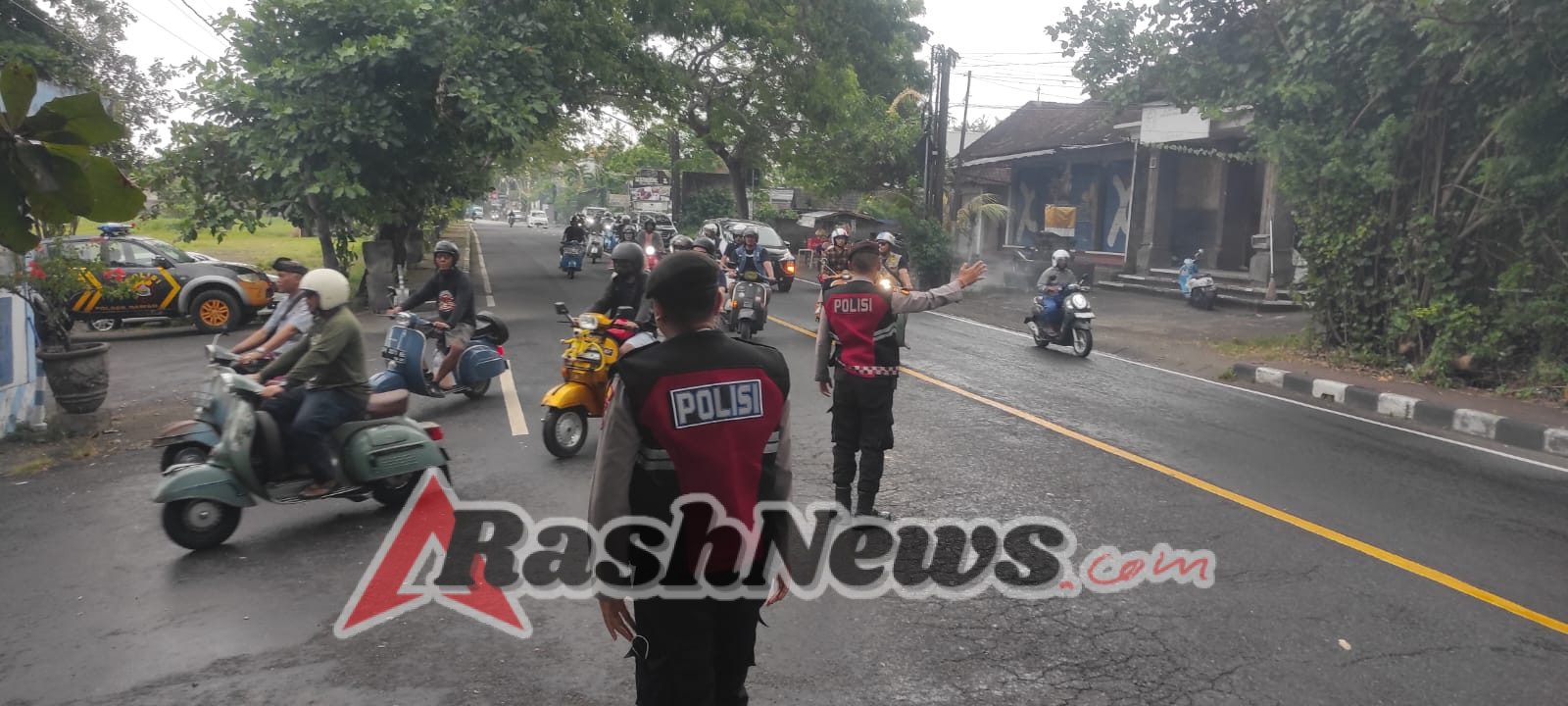 Polsek Dawan Amankan Kedatangan Rombongan BSC Bali Scooter di Festival Goa Lawah 2025