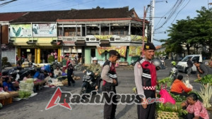 Raih Simpati, Hindari Antipati — Samapta Hadir di Tengah Keramaian, Wujudkan Pasar Kidul Aman dan Nyaman