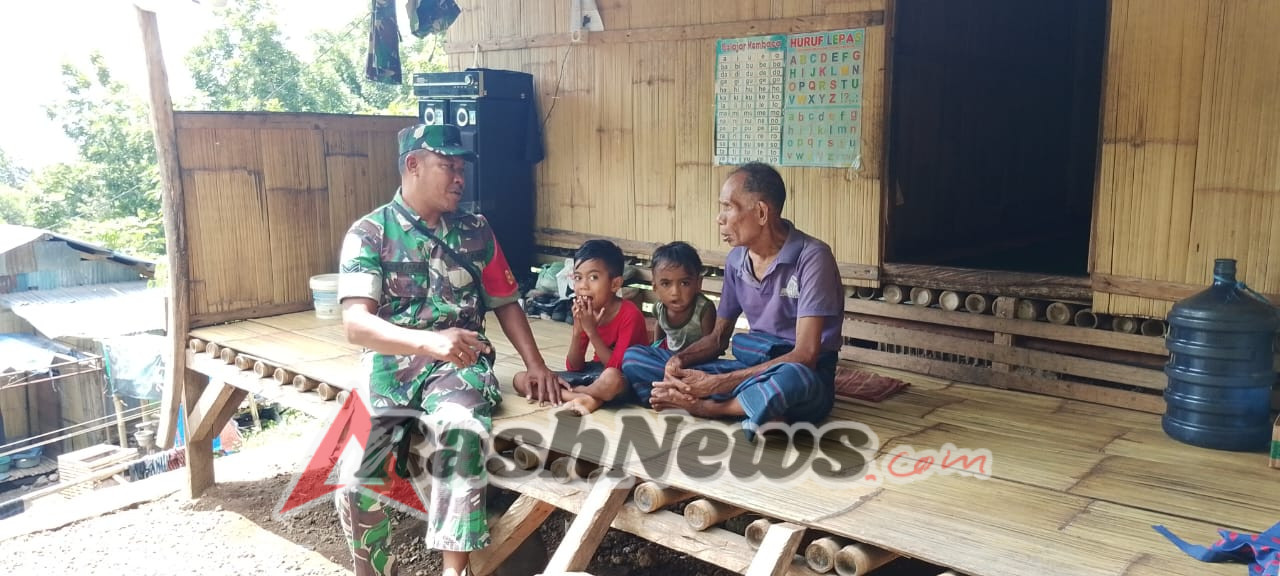 Komsos dan Pamwil Babinsa Ende: Wujud Kehadiran TNI di Tengah Masyarakat
