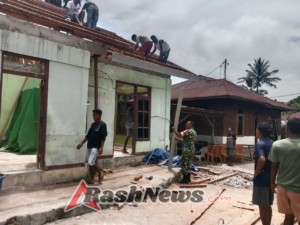 Babinsa Turun Tangan, Wujudkan Kemanunggalan TNI-Rakyat Lewat Karya Bhakti di Rukuramba
