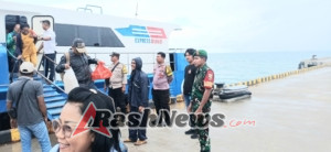 Babinsa Koramil Ba’a Pantau Kedatangan Express Bahari 8E di Pelabuhan Ba’a