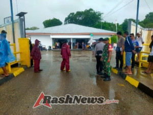 Pengamanan Pelabuhan Pantai Baru: Babinsa Kawal Keberangkatan Fery Kalibodri ke Bolok