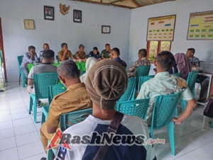 Babinsa Koramil 1612-02/Reok Hadiri Musyawarah Desa Khusus KDMP di Salama