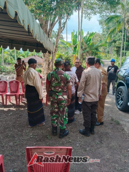 Babinsa Aktif Dampingi Warga dalam Pembangunan Dapur MBG Desa Niowula