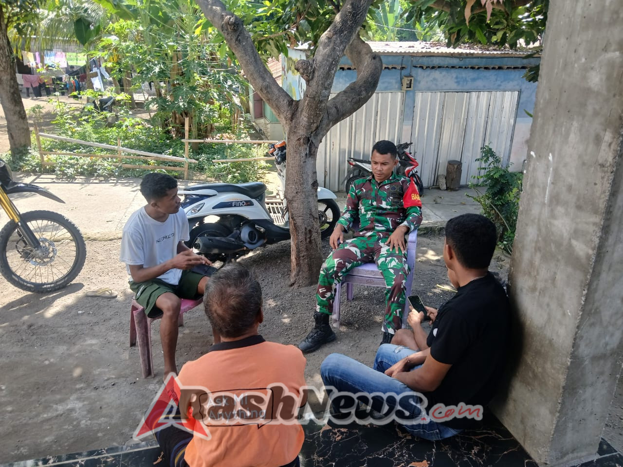 Komsos dan Pamwil Babinsa Ende, Tingkatkan Kemanunggalan TNI-Rakyat di Desa Bheramari