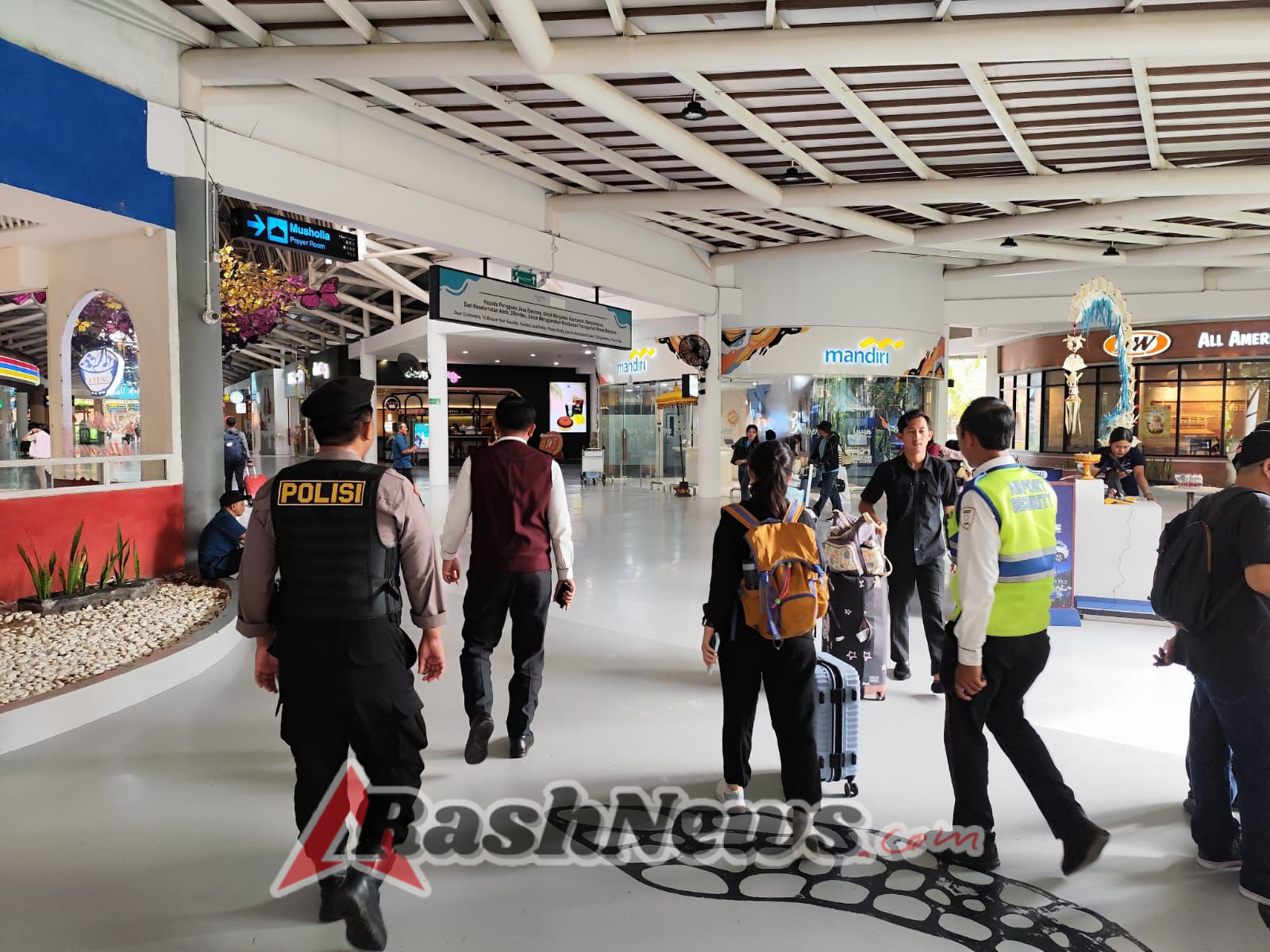 Patroli Gabungan Polres Bandara, Avsec, dan TNI AU Perkuat Keamanan di Terminal Domestik Bandara I Gusti Ngurah Rai
