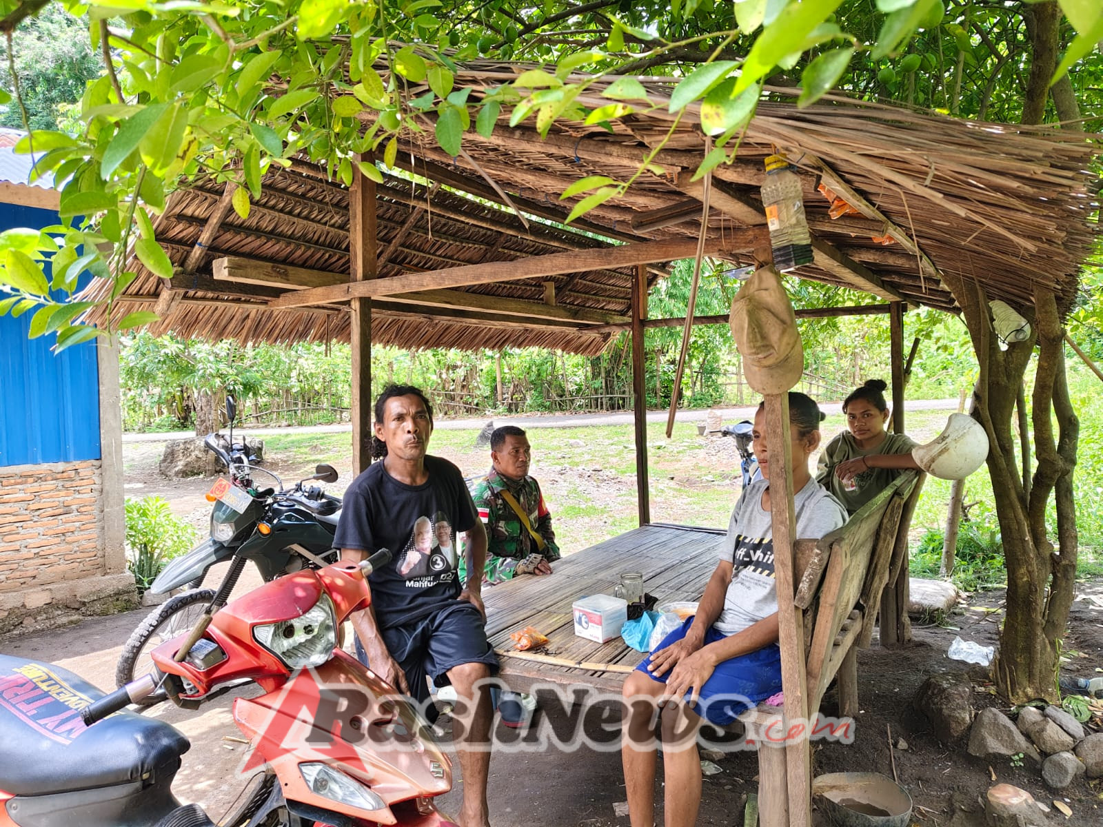 Komsos dan Pamwil Babinsa Kotabaru, Perkuat Kemanunggalan TNI-Rakyat di Desa Loboniki