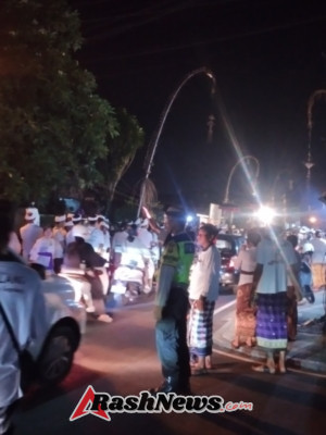 Lancarkan Giat Masyarakat Bhabin Lukluk Lakukan Pengamanan Bersinergi Dengan Pecalang