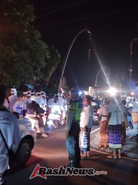 Lancarkan Giat Masyarakat Bhabin Lukluk Lakukan Pengamanan Bersinergi Dengan Pecalang