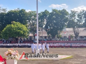 TNI BersamaPemerintah Daerah Rayakan Hari Guru Nasional, Koramil 1602-01/Ende Turut Meriahkan Upacara