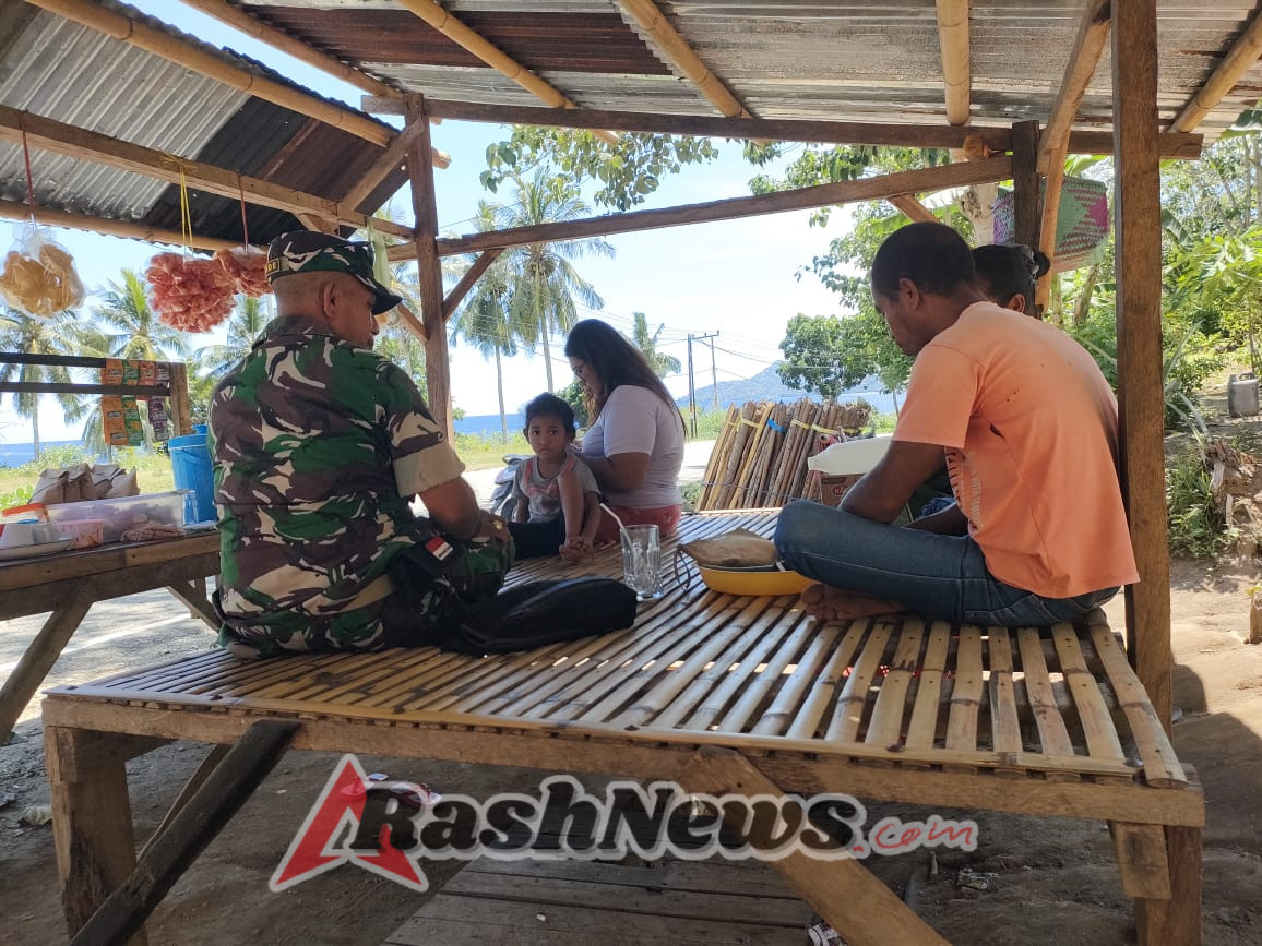 Babinsa Ende Hadir di Tengah Warga Kekandere untuk Tingkatkan Keamanan dan Kerjasama