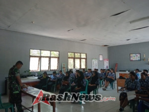 Generasi Muda Peduli Sosial: Babinsa Ende Beri Materi Anti-Bullying di SMA Negeri Maurole